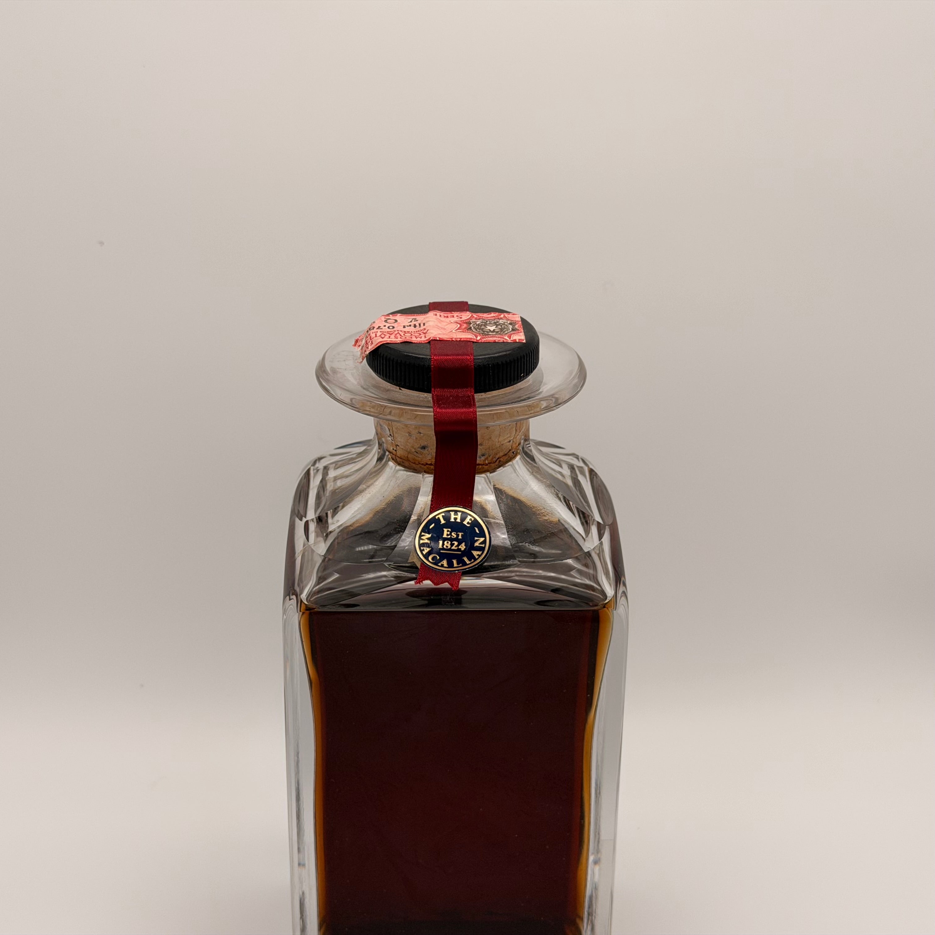 Macallan 25 years old Tudor Decanter